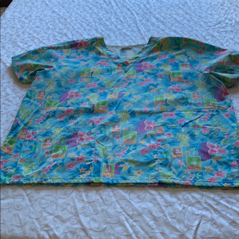 GUC scrub top
